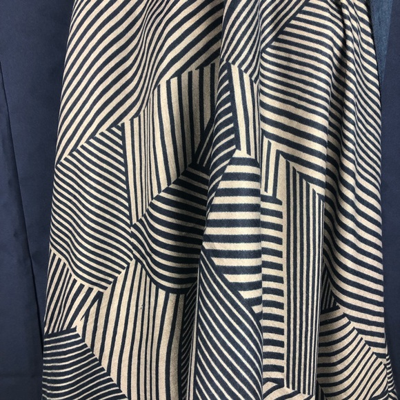 BNWT-SilkBlend Soft,Cozy GeoPrint Scarf/Shawl/Wrap - Picture 8 of 8